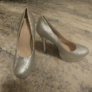 lucita size 8 silver heels